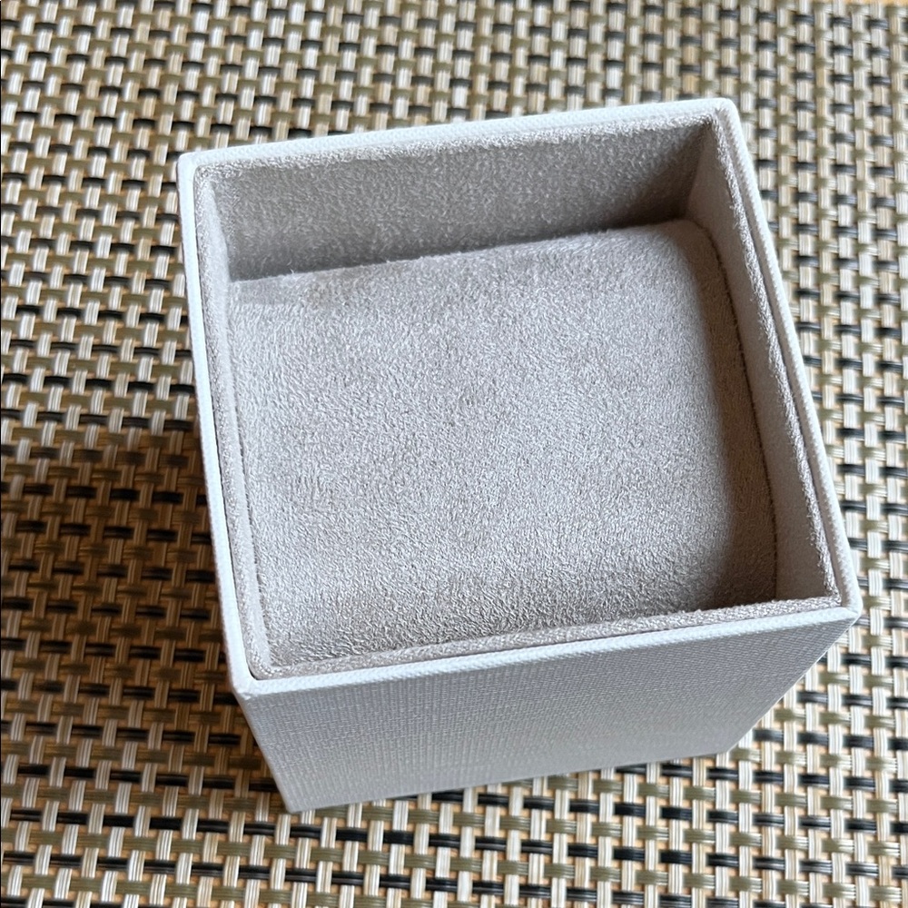 Michael Kors Watch Box - Picture 3 of 3